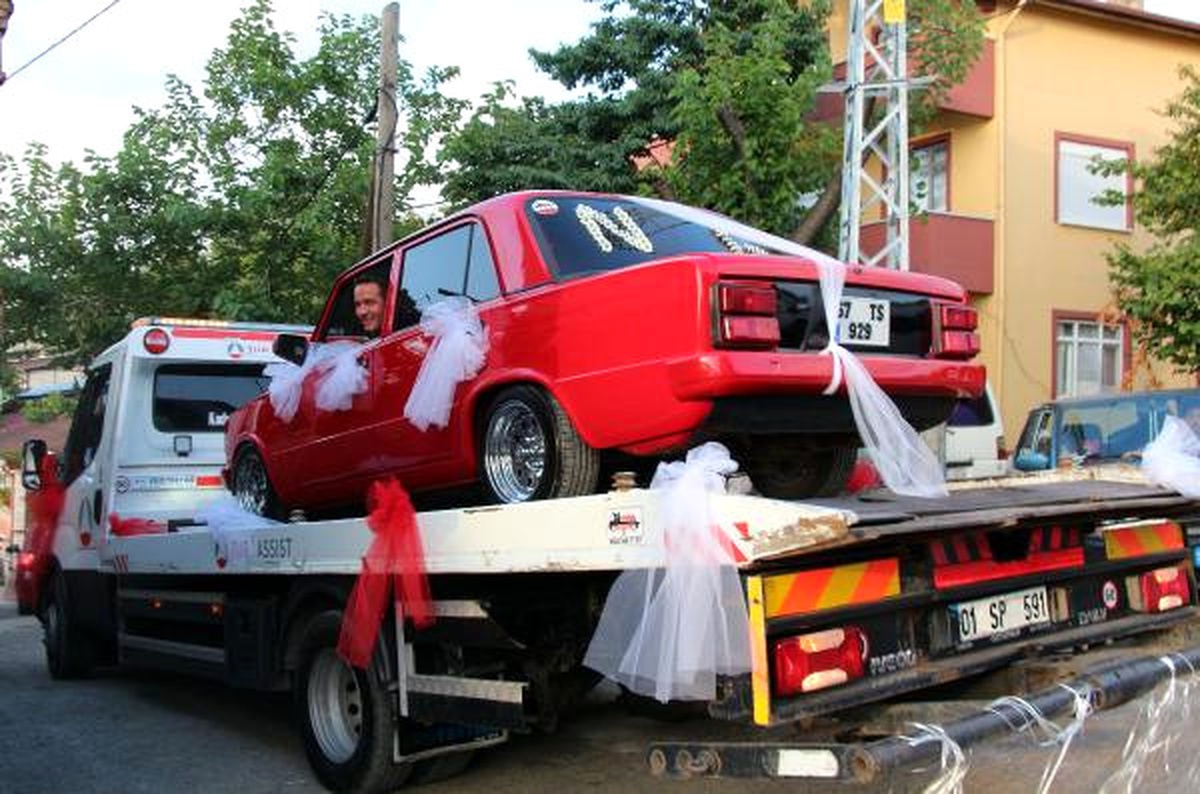 Gelin ve Damat, Oto Kurtarma Aracındaki Gelin Arabasıyla Salona Gitti