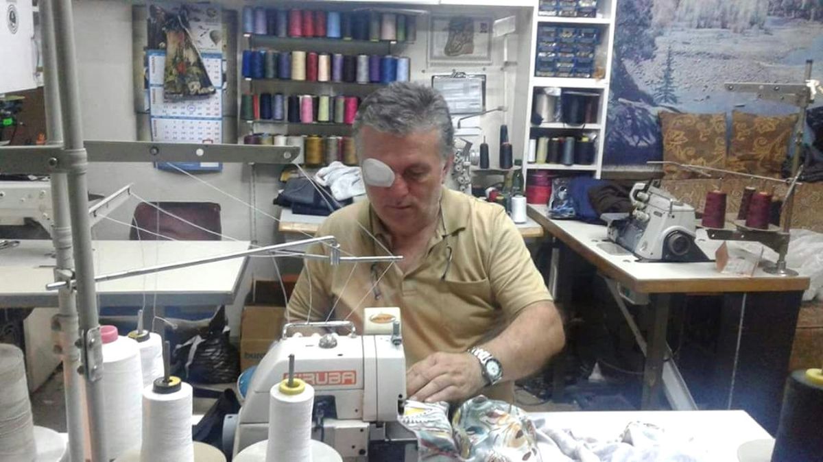 Gözüne Iğne Fırlayan Terzi Yaralandı