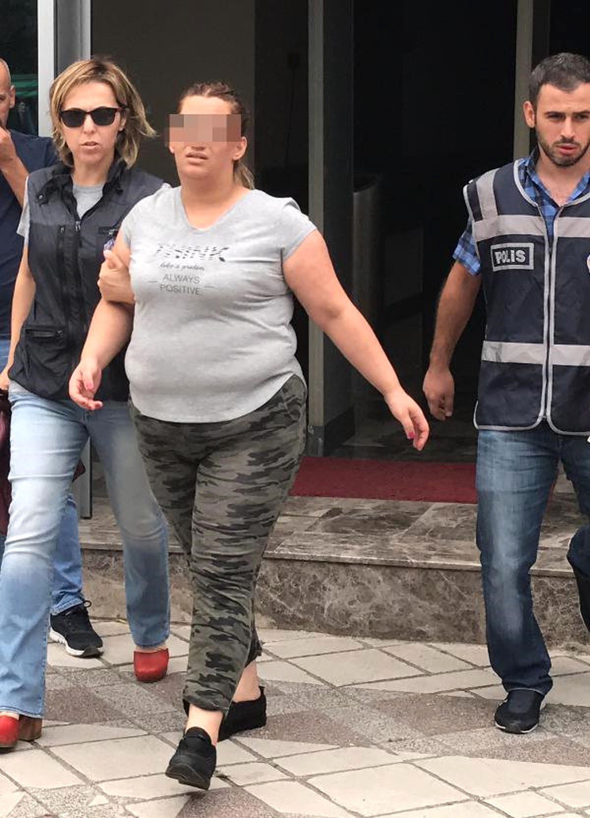 İnternetteki Fotoğrafa Aldandı, Parasını Almak İçin Polise Başvurdu