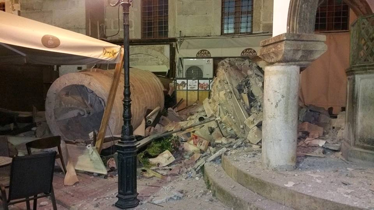 Kos Adası\'ndaki Caminin Minaresi Yıkıldı, Büyük Hasar Oluştu