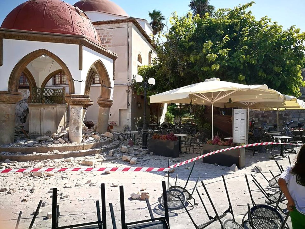 Kos Adası\'ndaki Defterdar İbrahim Efendi Camii\'nde Büyük Hasar