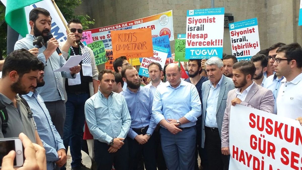 Kütahya\'da Cuma Namazı Çıkışı İsrail Protesto Edildi