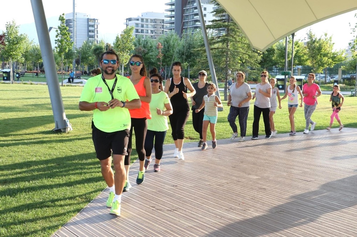 Manisalılar \'Sağlık İçin Spor\' Yapıyor