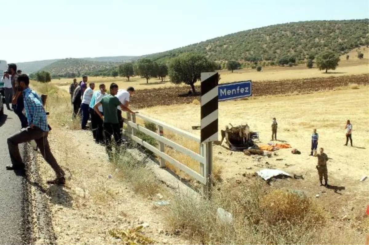 Direksiyon Hakimiyetini Kaybeden Otomobil Takla Attı: 3 Ölü, 1 Yaralı