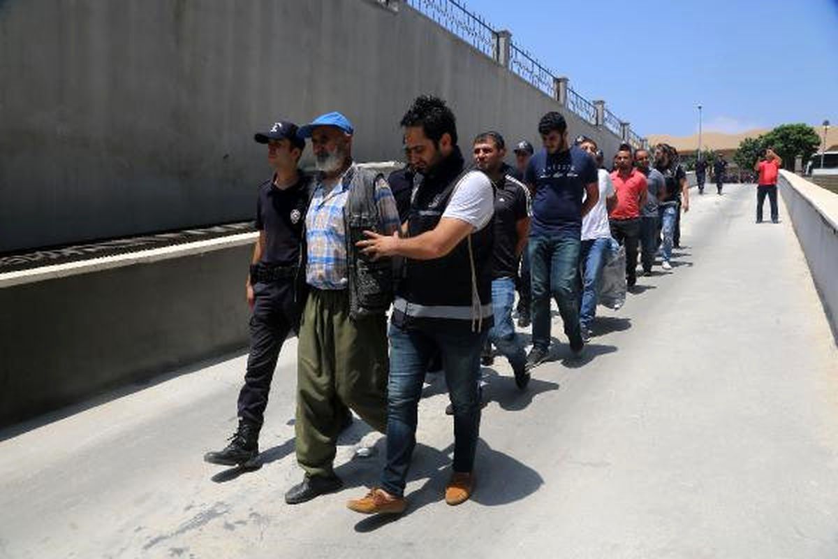 Mersin\'de \'Çete\' Operasyonu: 11 Gözaltı