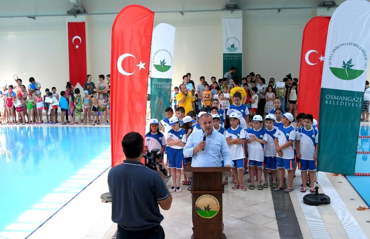 Minik Yüzücülere Sertifika