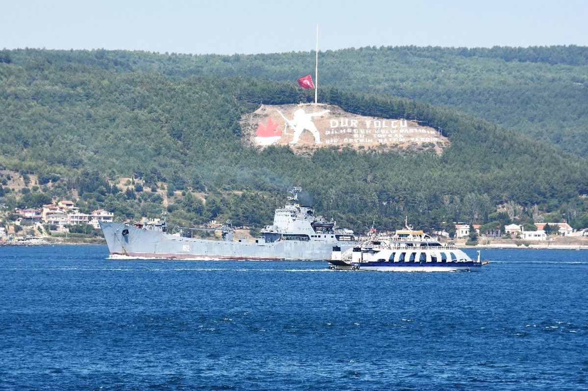 Rus Çıkarma Gemisi Boğazdan Geçti