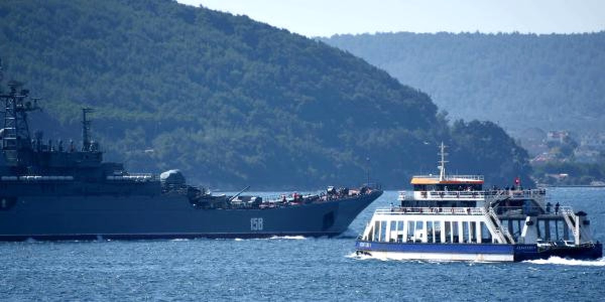 Rus Savaş Gemisi Çanakkale Boğazı\'ndan Geçti