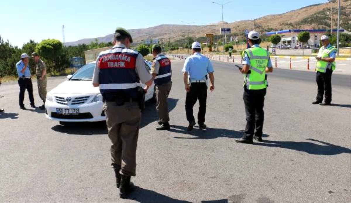 Sivas\'ta Polis ve Jandarmadan Ortak Trafik Uygulaması