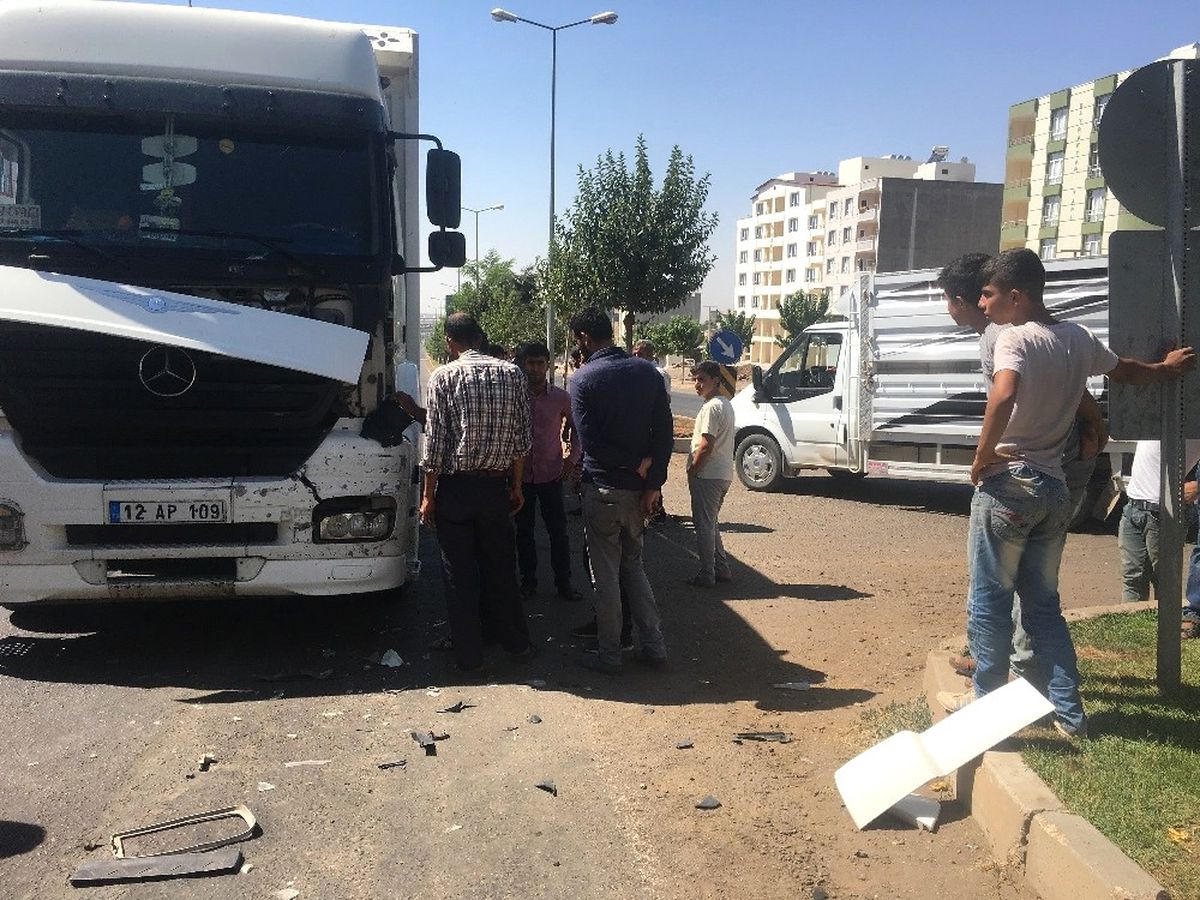 Siverek\'te Maddi Hasarlı Kaza