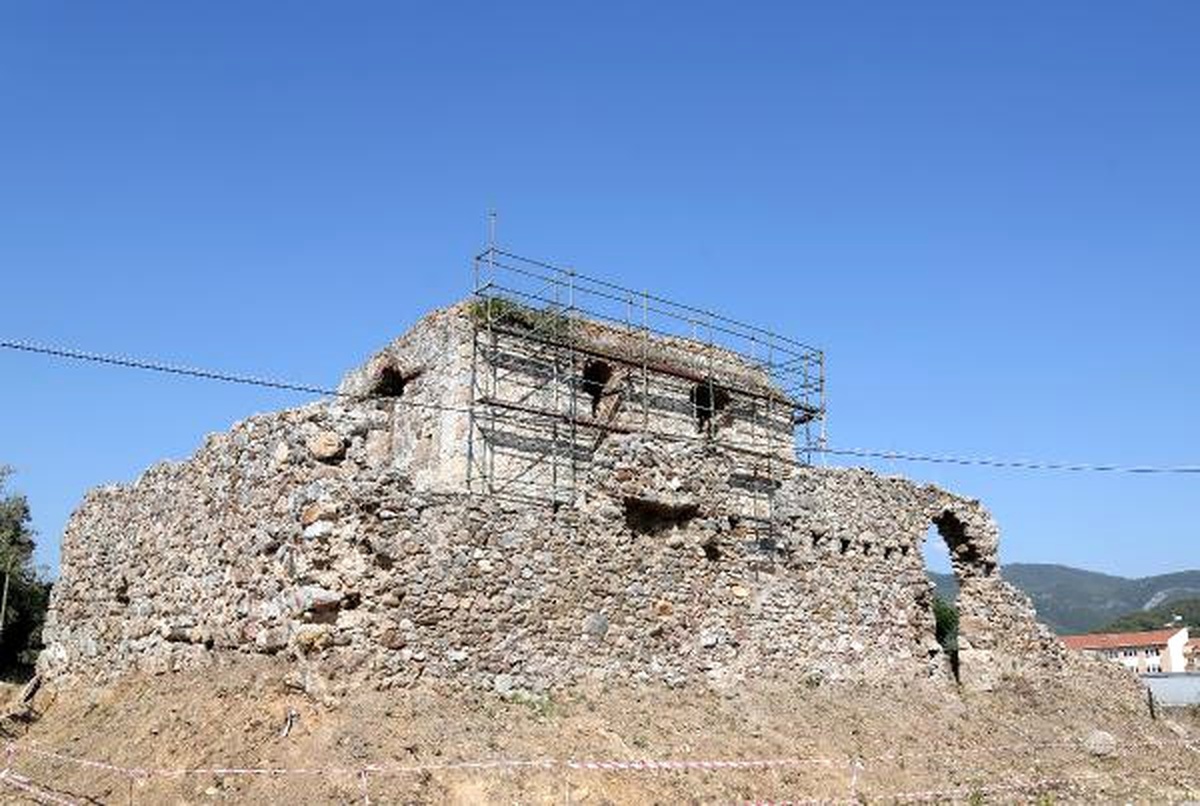 Tarihi Köşkün Çatısında Su Sarnıcı Bulundu