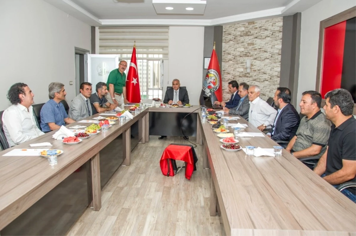 Vali Zorluoğlu\'ndan Van Büyükşehir Belediyespor Tesislerine Ziyaret