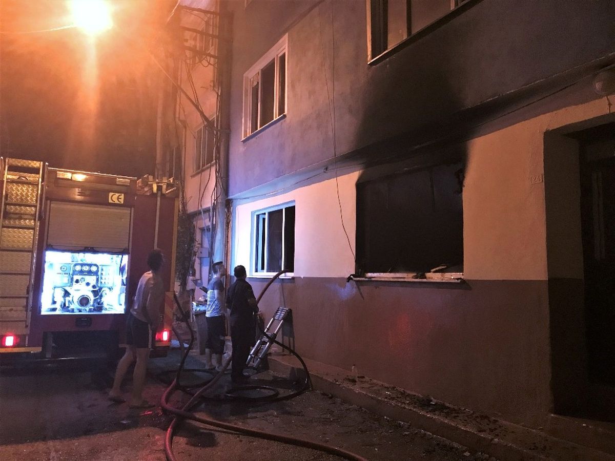 3 Kişiyi Yaralayan Şahsın Evinde Yangın Çıktı