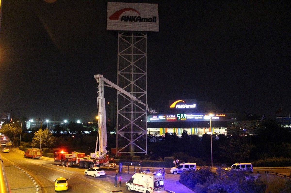 Ankamall Alışveriş Merkezi\'nde İntihar Girişimi