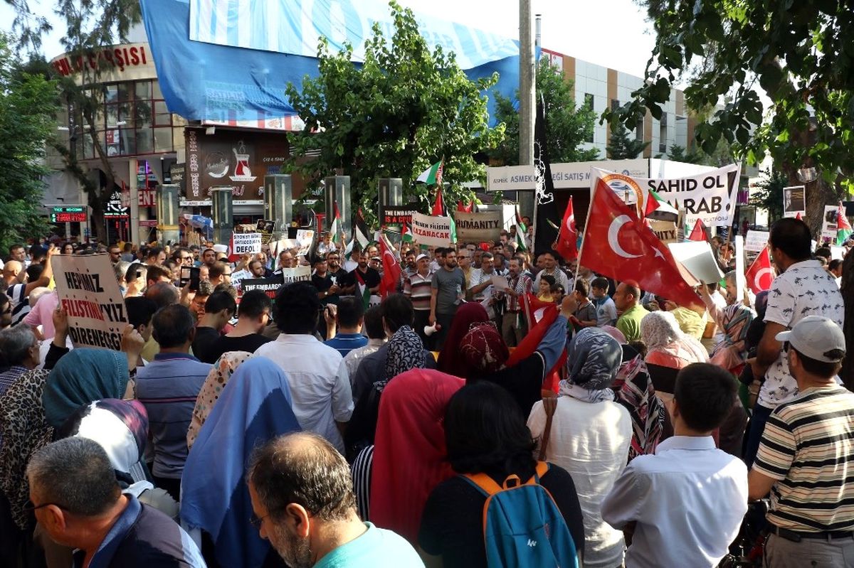 Antalya\'da İsrail Protesto Edildi