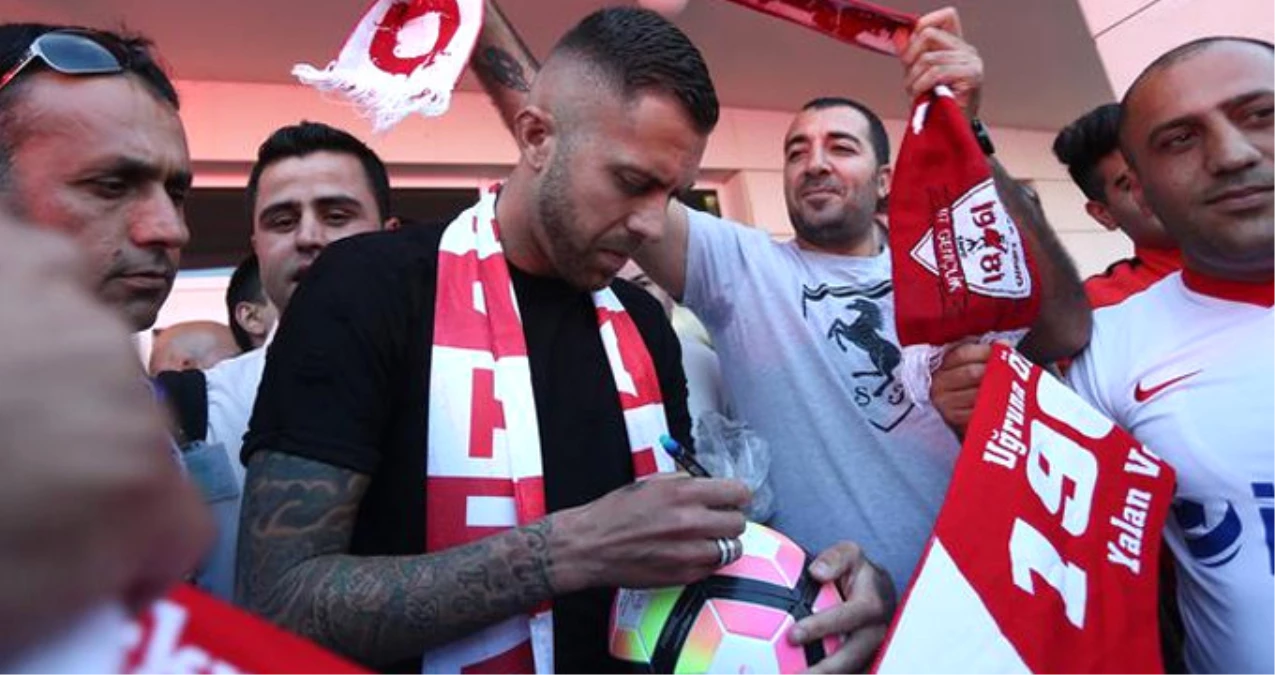 Antalyaspor\'un Yıldızı Menez, Sakatlığı Nedeniyle Ülkesine Döndü, En Az 3 Ay Yok