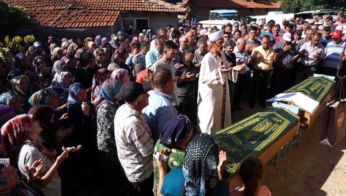 At Arabasının Gölete Devrilmesi Sonucu Ölen Çift Defnedildi