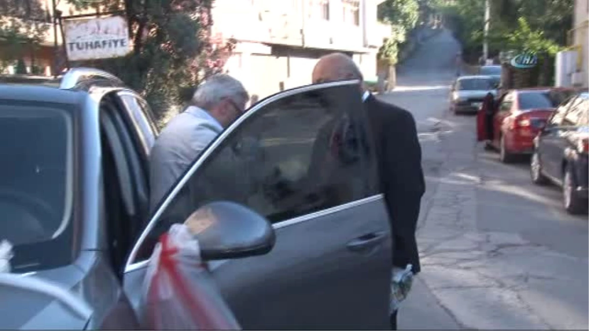 Belediye Başkanı Şehidin Oğluna Düğününde Makam Aracını Tahsis Edip, Şoförlüğünü Yaptı