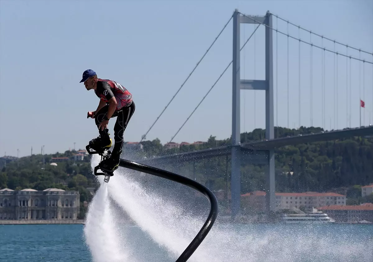 Boğazda Yıldızlar Kulaç Attı