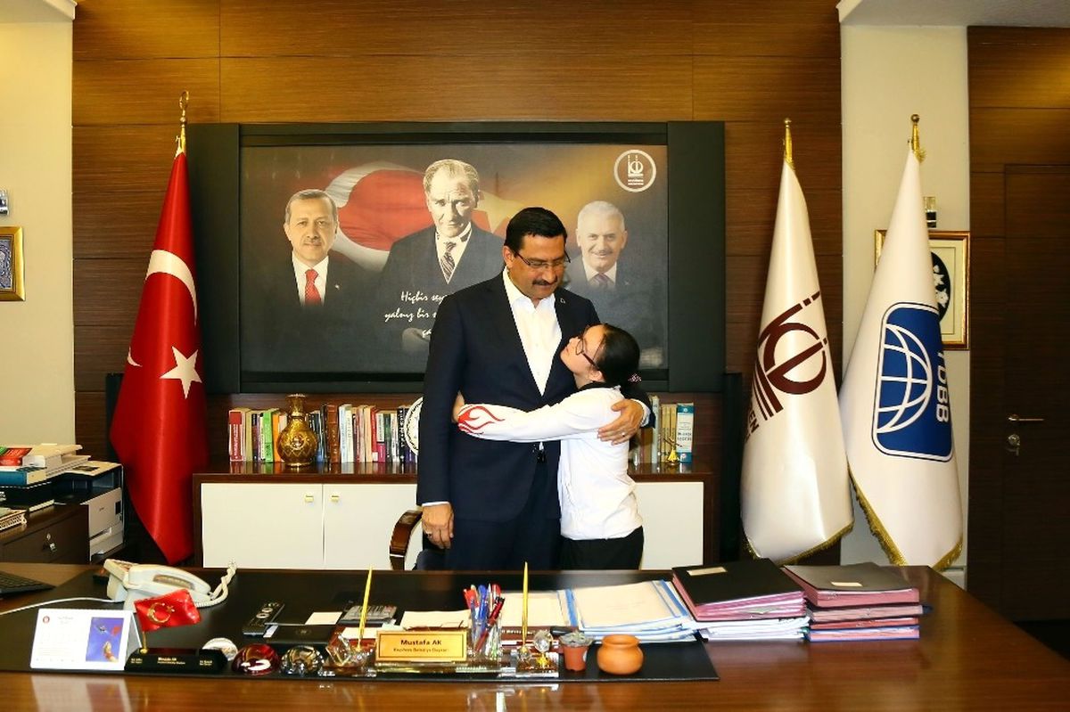 Down Sendromlu Sporculardan Başkan Ak\'a Teşekkür Ziyareti