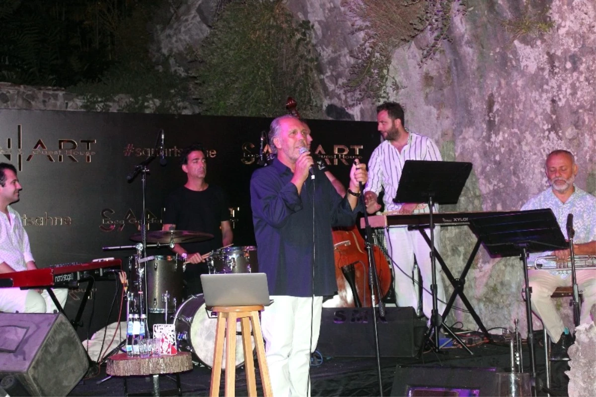 Fatih Erkoç, Yeni Albüm Müjdesini Bergama\'da Verdi