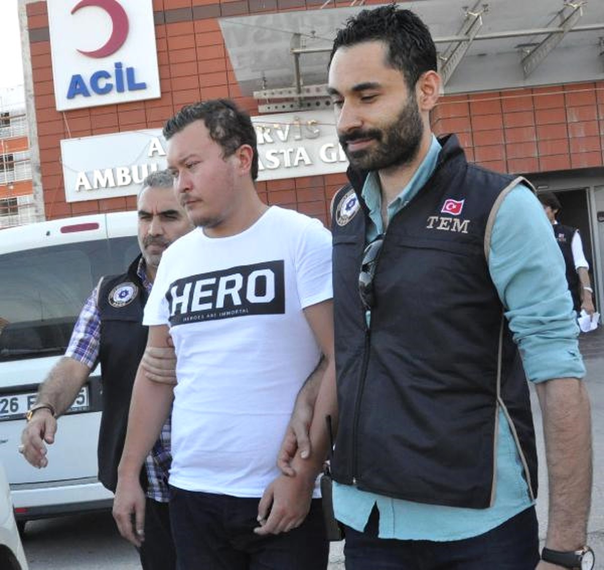 Hero Tişörtlü Genç Gözaltına Alındı