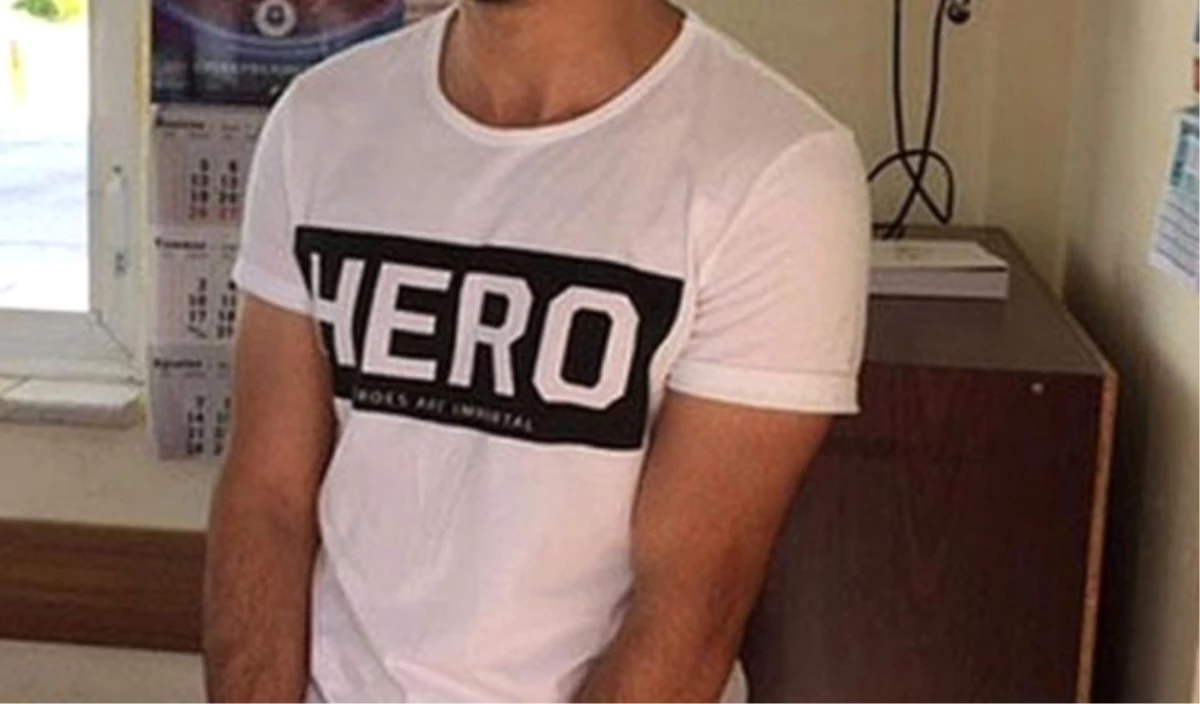 Hero" Tişörtü Giyen 2 Üniversite Öğrencisi Serbest Bırakıldı