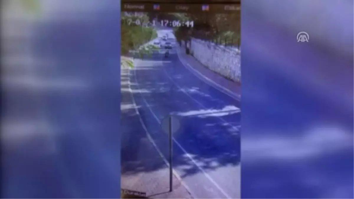 Kamyonetle Çarpışan Motosikletteki 2 Kişi Yaralandı