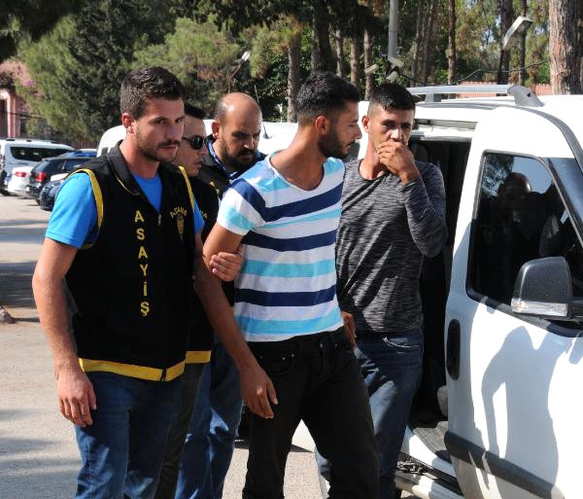 Kar Maskeli Hırsızlar, Aynı İşyerine 3\'üncü Kez Girince Yakalandı