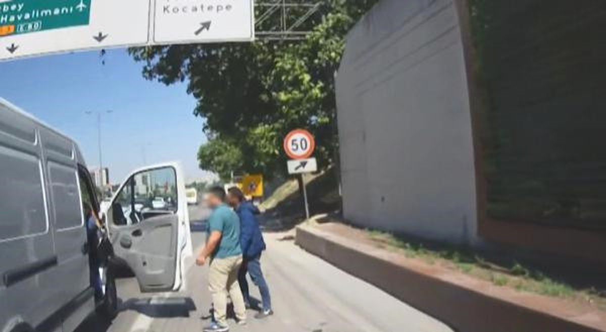 Karayolu Üzerindeki Silahlı Soygun Saniye Saniye Görüntülendi