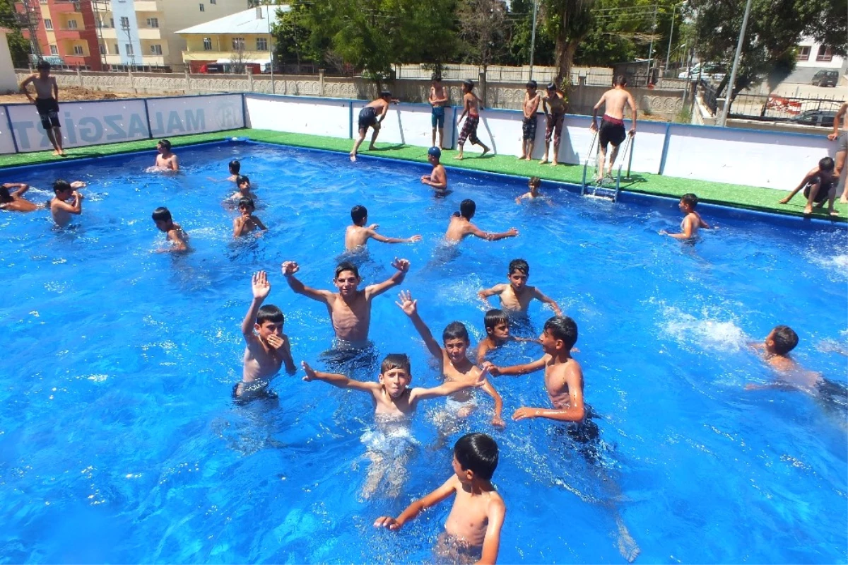 Kayyumdan Çocuklar İçin Yüzme Havuzu