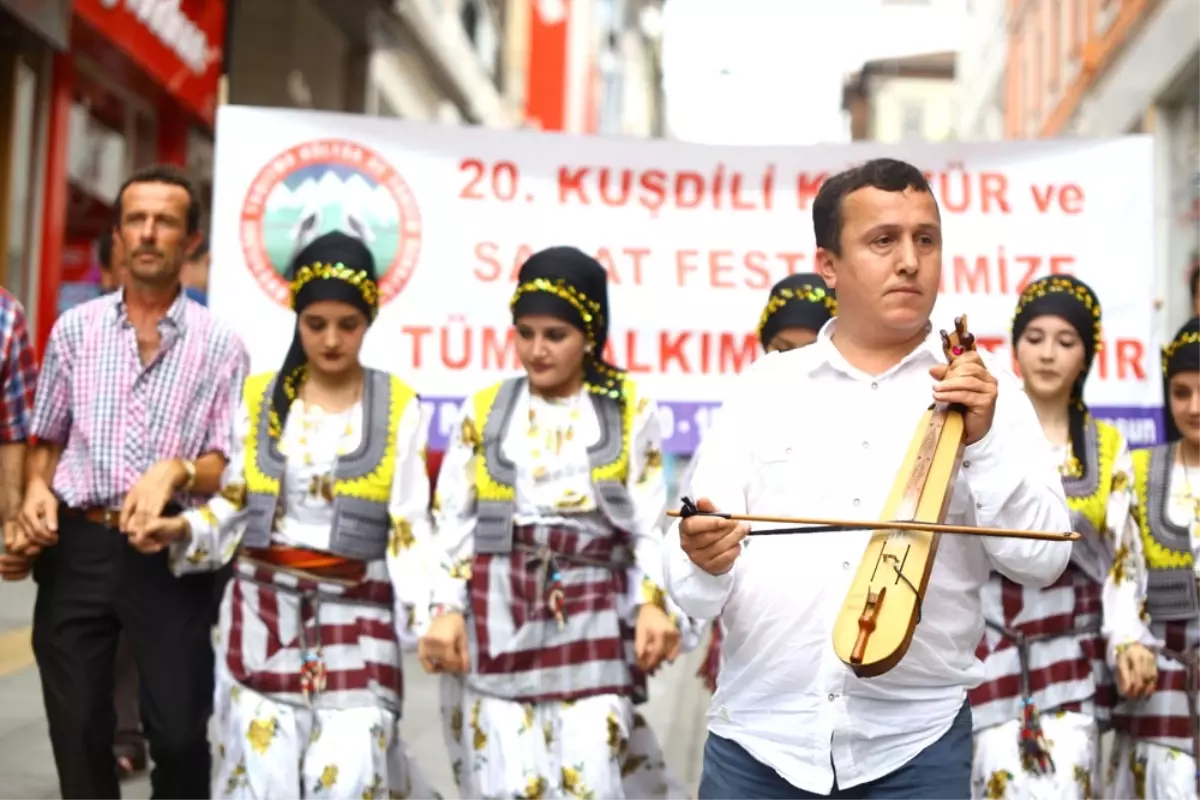 Kemençe, Horon ve Kuş Dili Ile Festivale Davet Ettiler