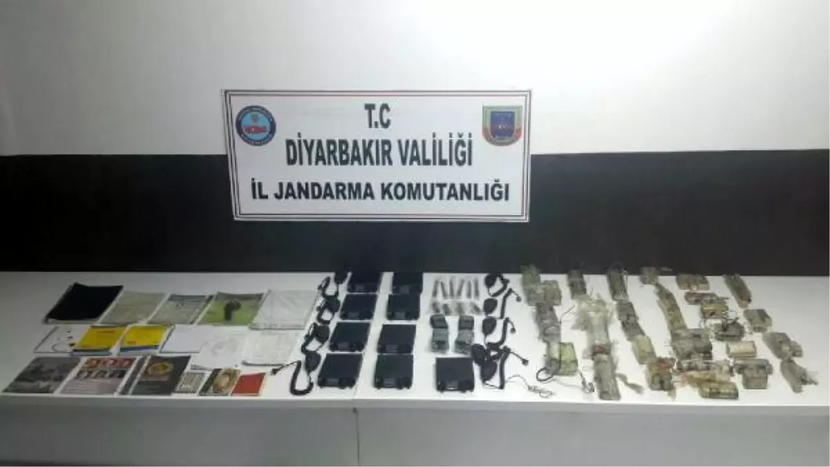 Lice Kırsalında PKK\'lı Teröristlere Ait 190 Kilo Amonyum Nitrat, Patlayıcı ve Telsizleri Bulundu