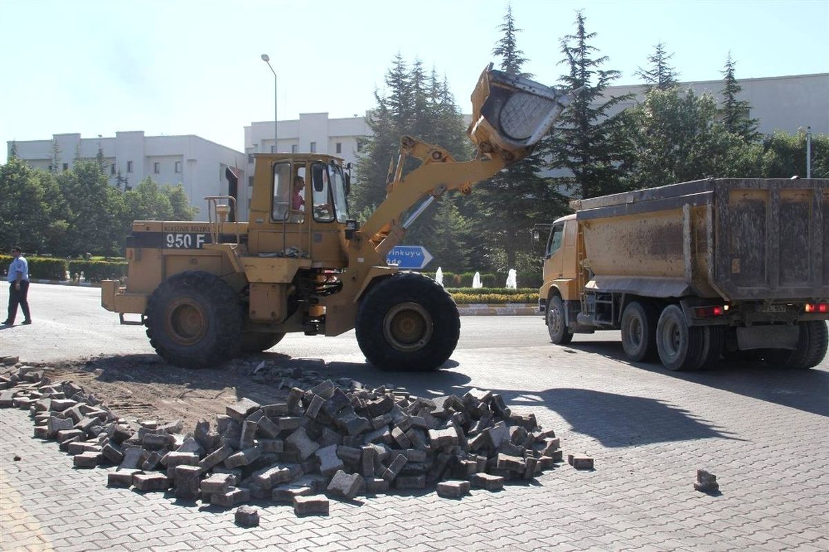 Milli İrade Caddesinde Sıcak Asfalt Öncesi Altyapı Çalışmaları Başladı