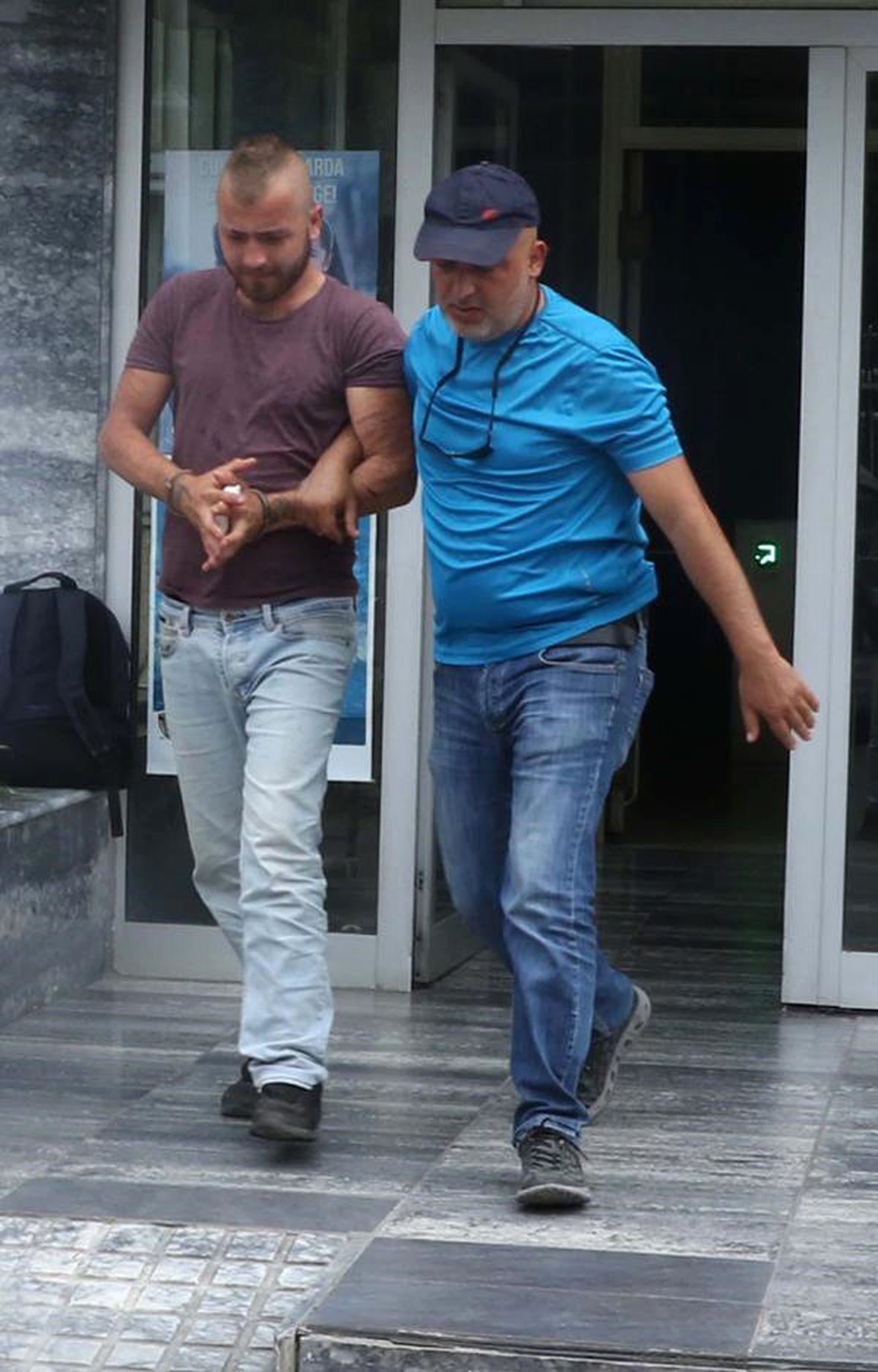 Polisi Görünce Bonzaiyi Yere Döktü
