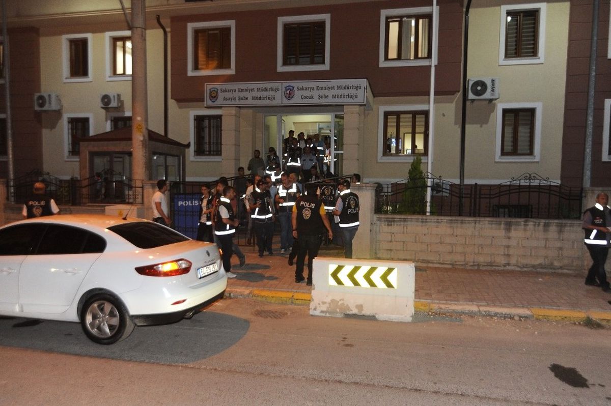 Sakarya\'da 200 Polisle \'Huzur\' Operasyonu Gerçekleşti