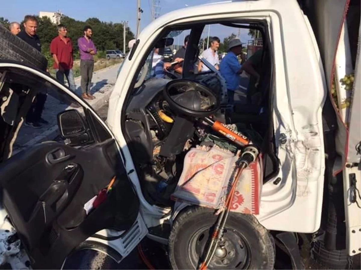 Sakarya\'da Trafik Kazası: 3 Yaralı