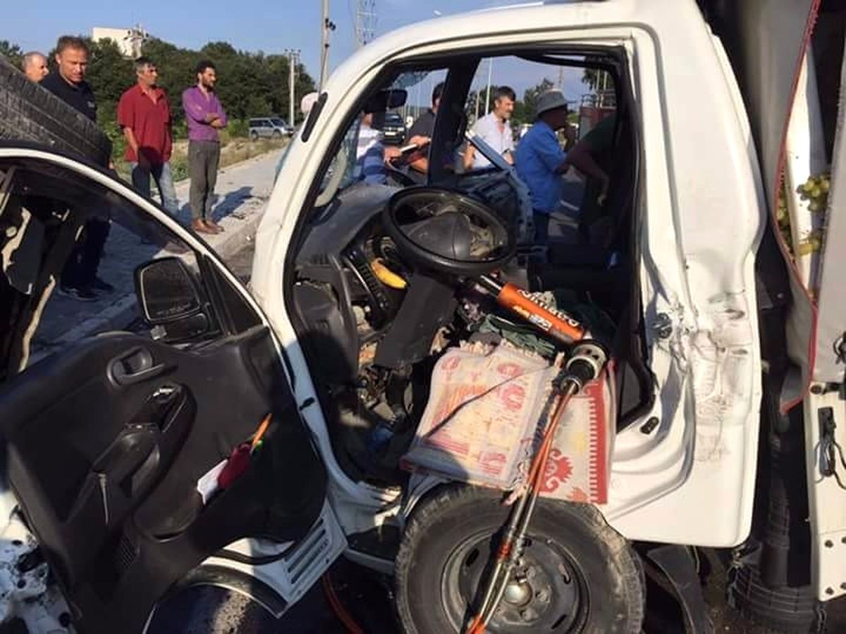 Sakarya\'da Trafik Kazası: 3 Yaralı