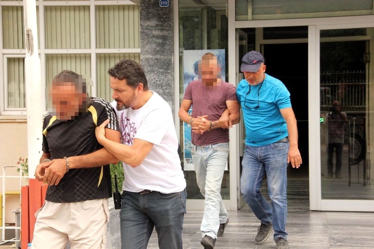 Samsun\'da Sokak Satıcılarına Operasyon: 3 Gözaltı