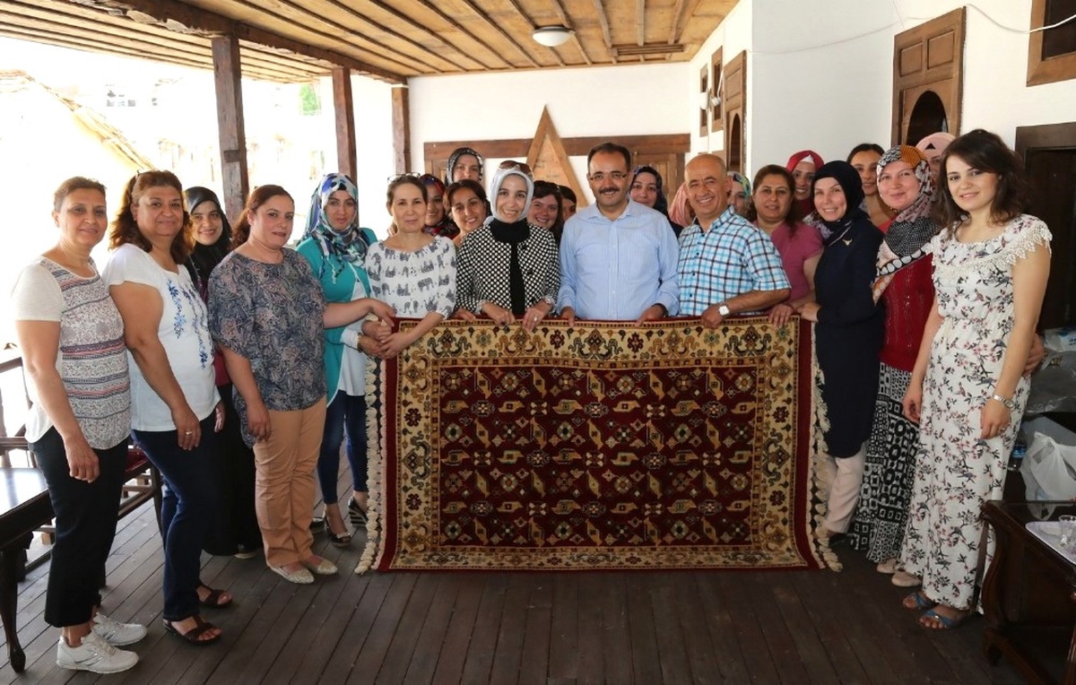 Tarihi Uşak Halıları Dokuma Kurslarıyla Yaşatılıyor