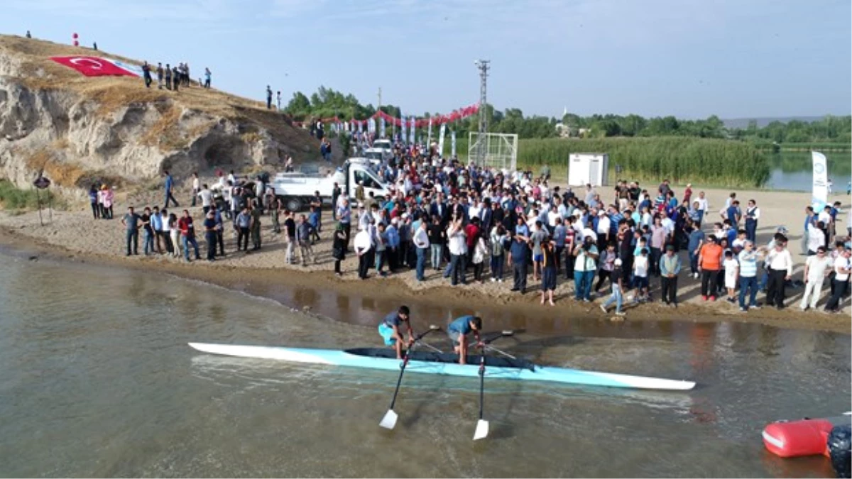 Van Gölü Kıyısında Halk Plajı Açıldı