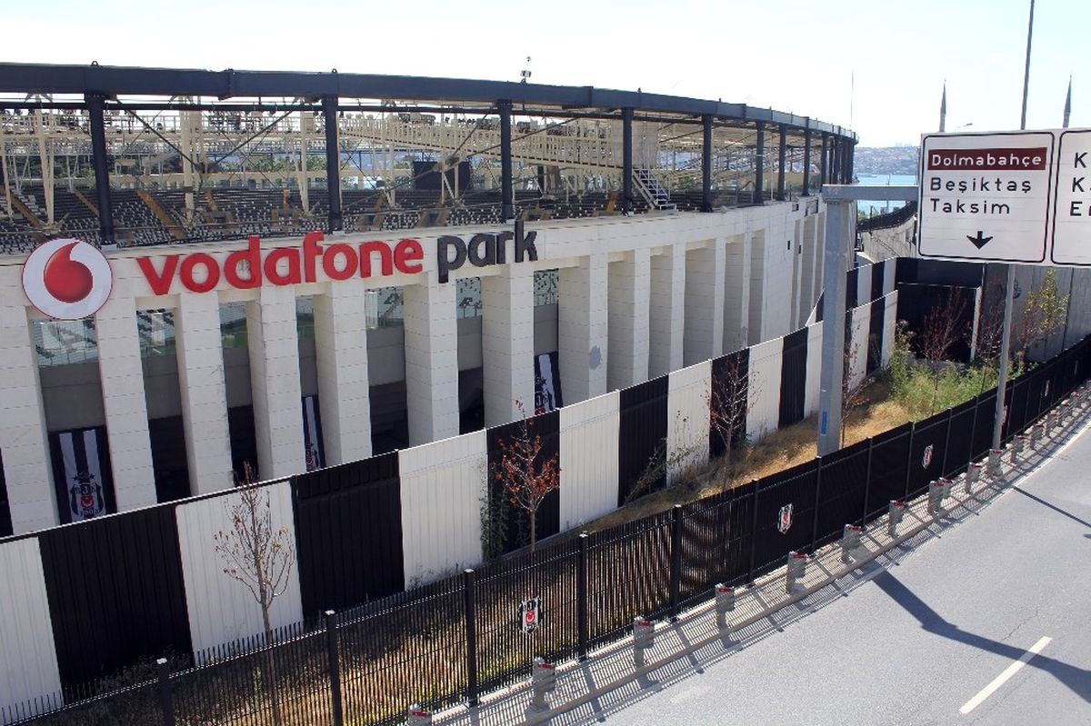 Vodafone Arena\'da İsim Değişikliği Sonrası Tabela da Değişti