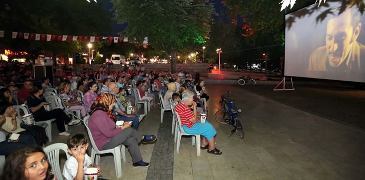 Yıldızların Altında "Yaşamak Güzel Şey"