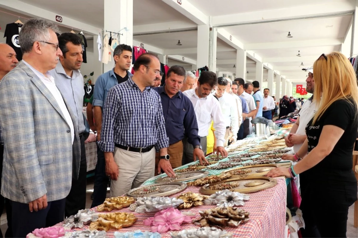 Yozgat\'ta Kadın El Emeği Pazarı Açıldı