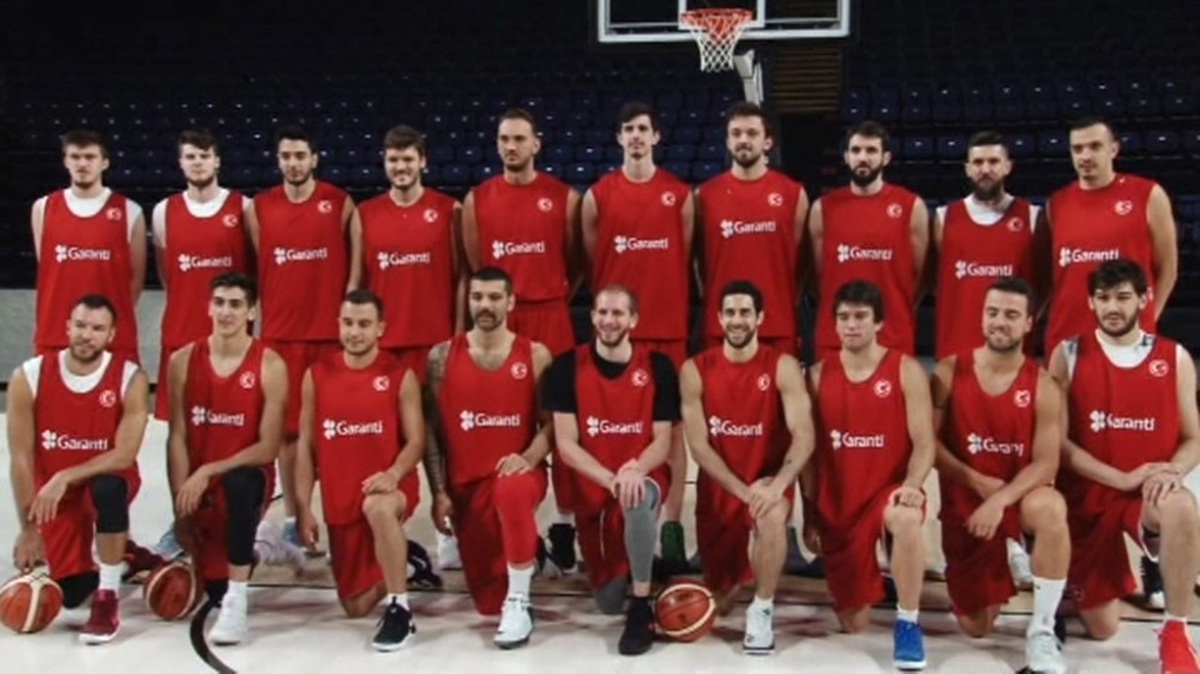 A Milli Erkek Basketbol Takımı Italya\'ya Gitti