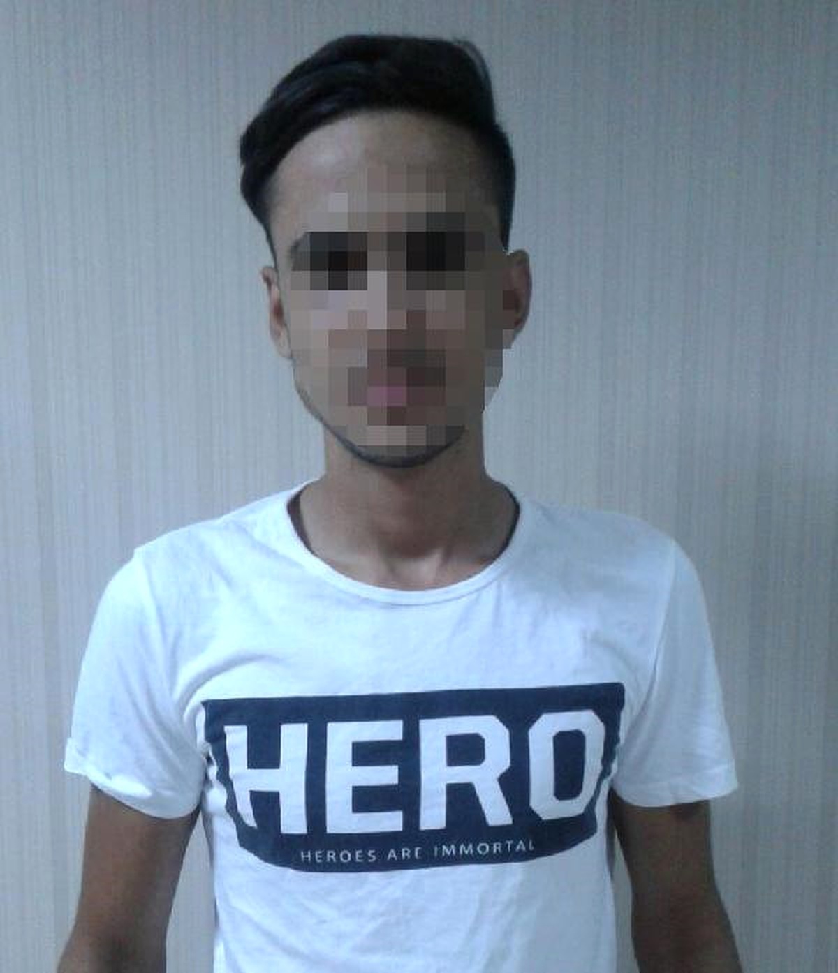 Adana\'da \'Hero\' Tişörtü Giyen 3 Genç Gözaltına Alındı