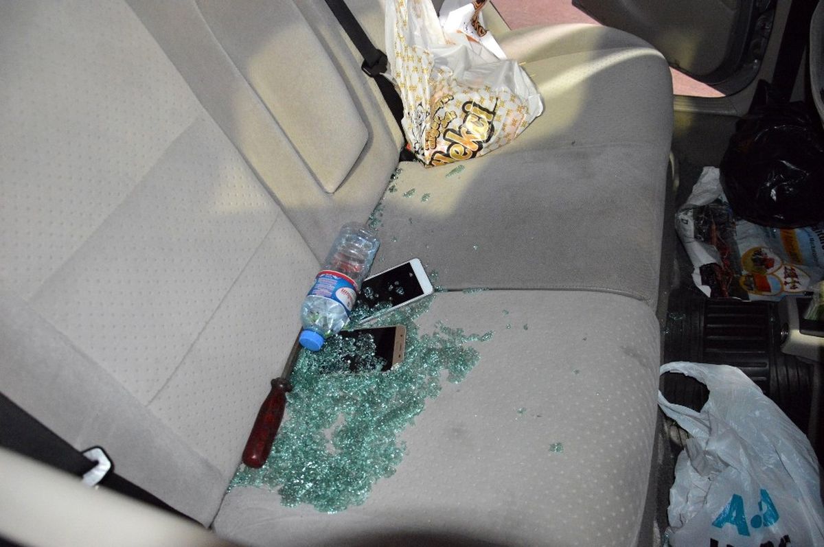 Camı Kırıp Otomobilden 20 Bin Liralık Ziynet Eşyası Çaldılar