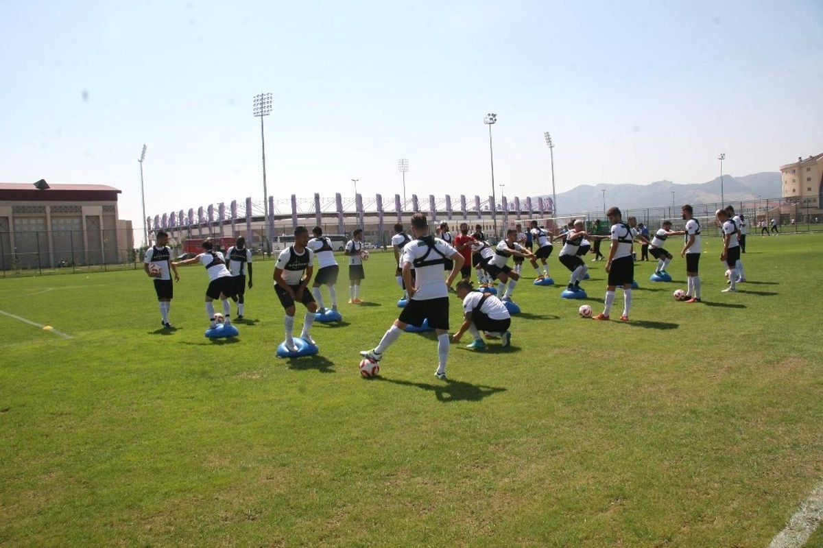 Denizlispor, Yeni Sezon Hazırlıklarını Afyonkarahisar\'da Sürdürüyor