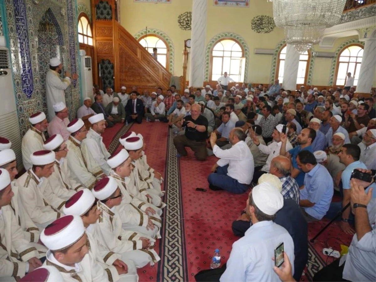 Hafızlık Eğitimini Tamamlayan Öğrencilere Mezuniyet Belgeleri Verildi