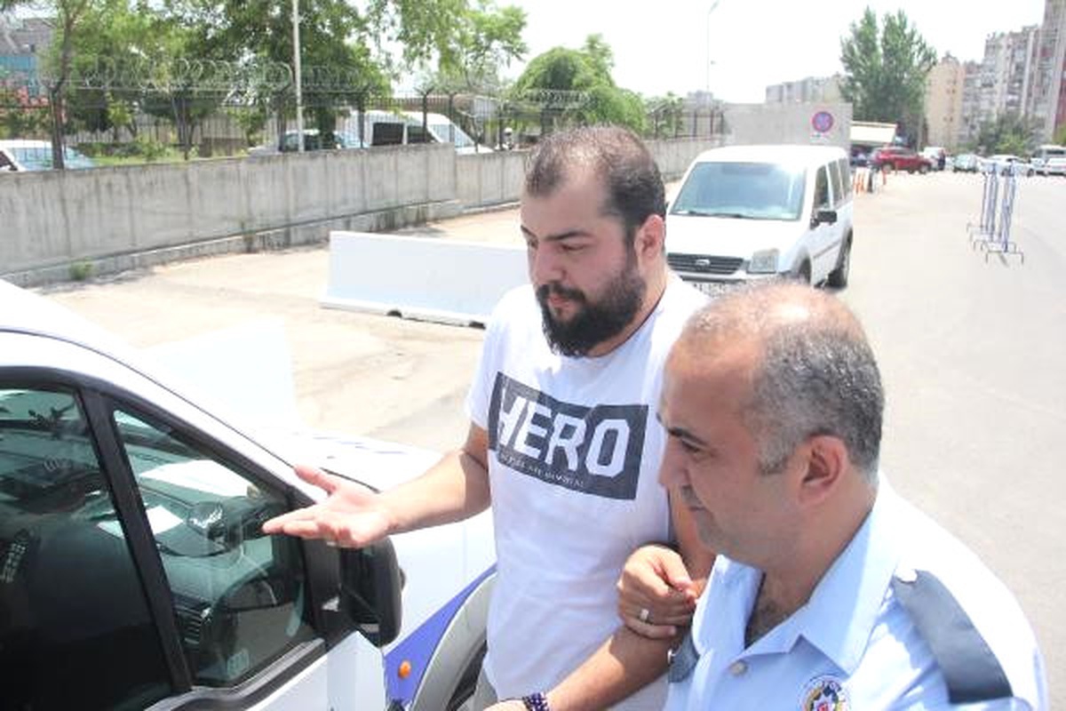 Hero\' Tişörtlü Öğrenciye Sınav Çıkışı Gözaltı